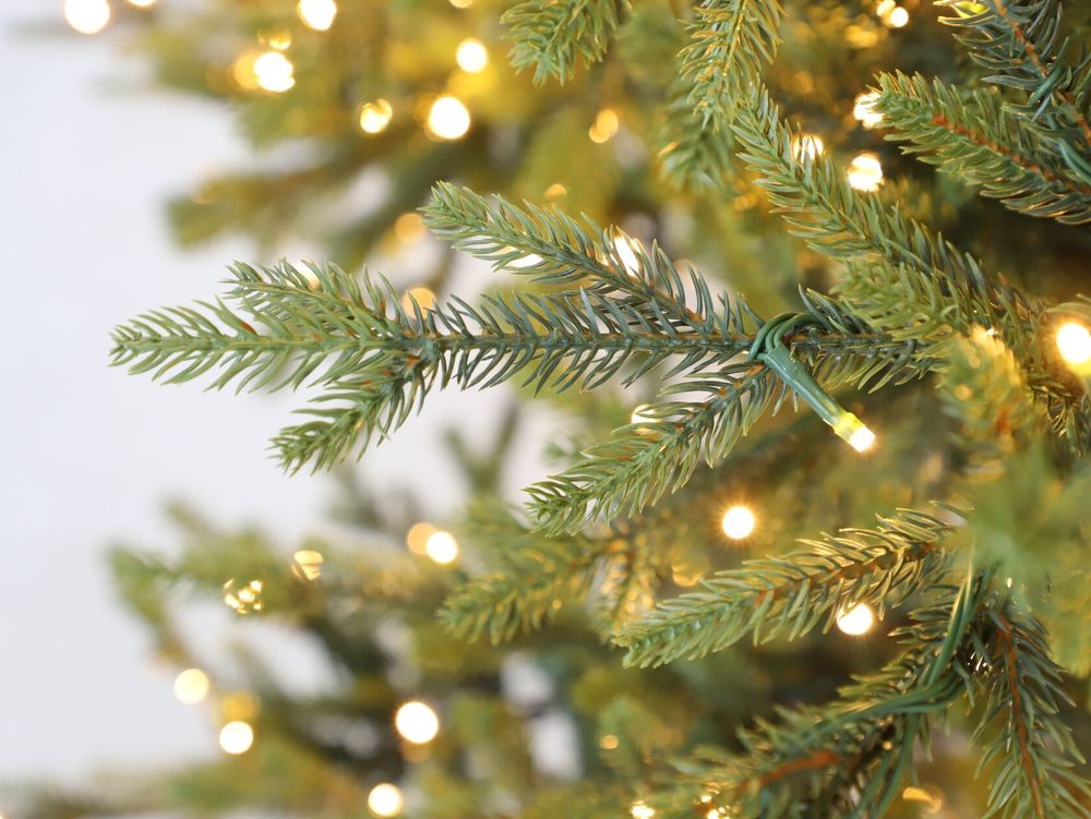 Елка с гирляндой встроенной «Eiffel» (Литая хвоя) от 1,8 м до 2,7 м