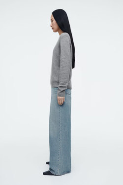 COS КАШЕМИРОВЫЙ СВИТЕР, СВЕТЛО-СЕРЫЙ