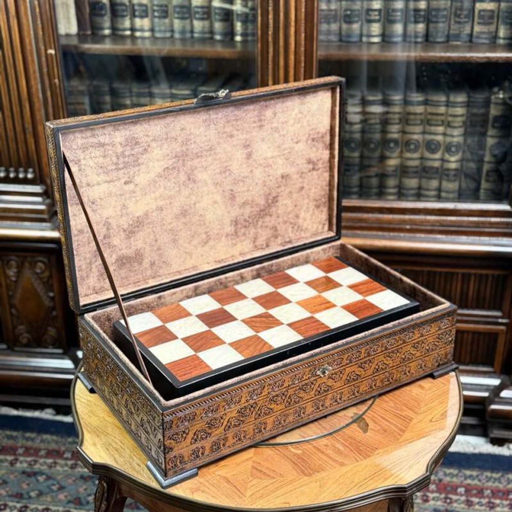 Резные шахматы из слоновой кости