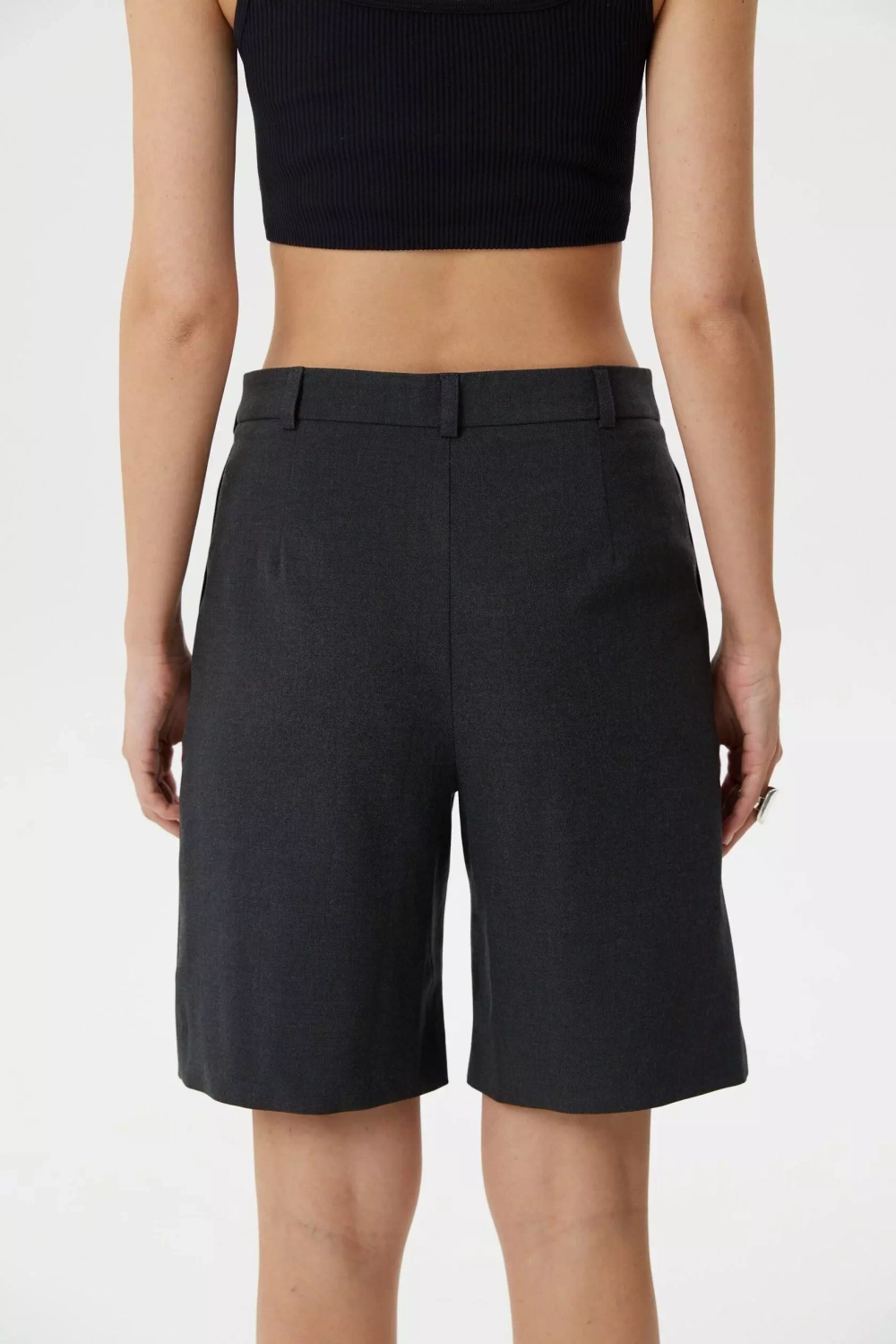 Бермуды Square, Серый