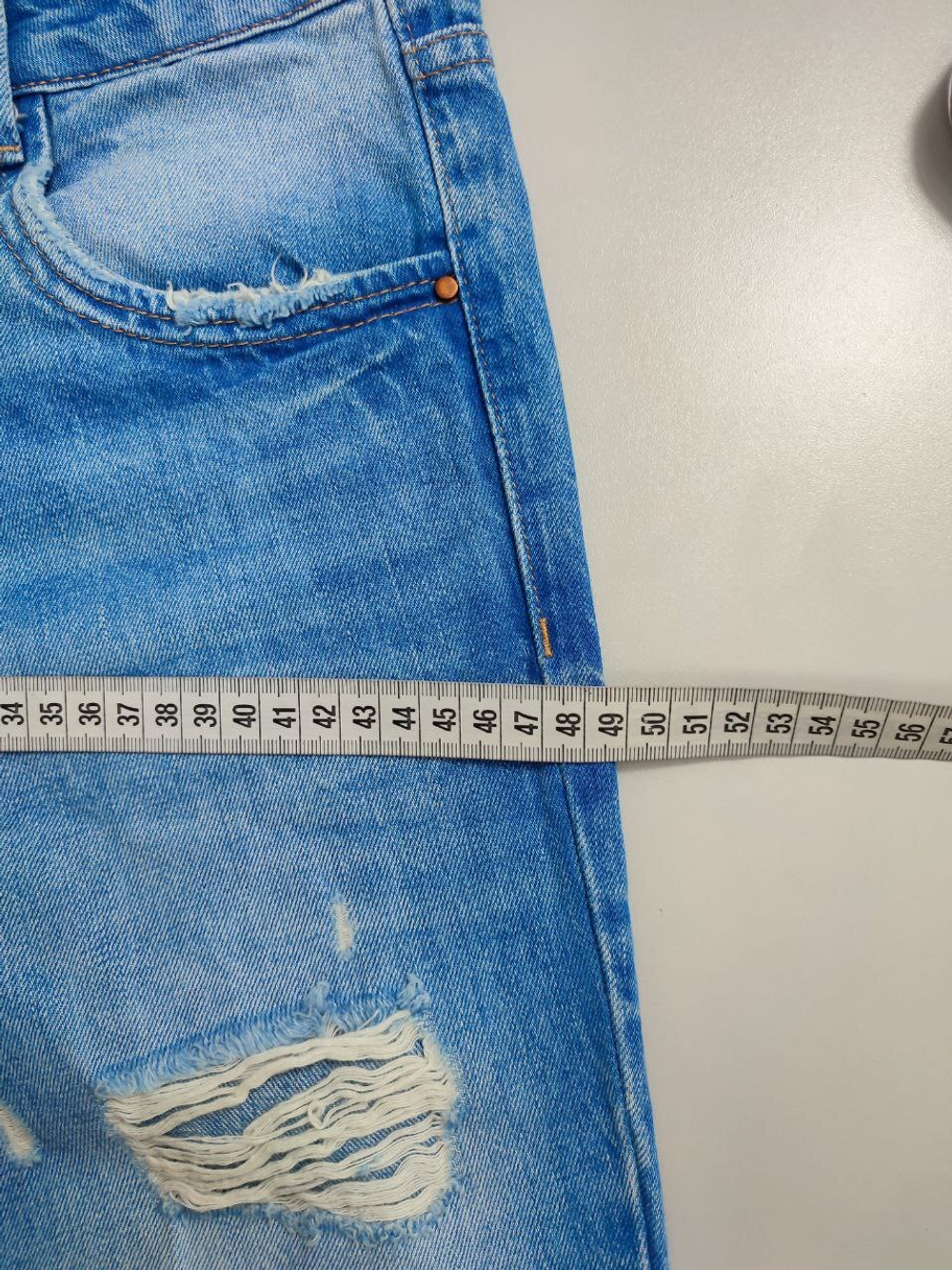 Джинсы Zara с рваным эффектом 42 размер