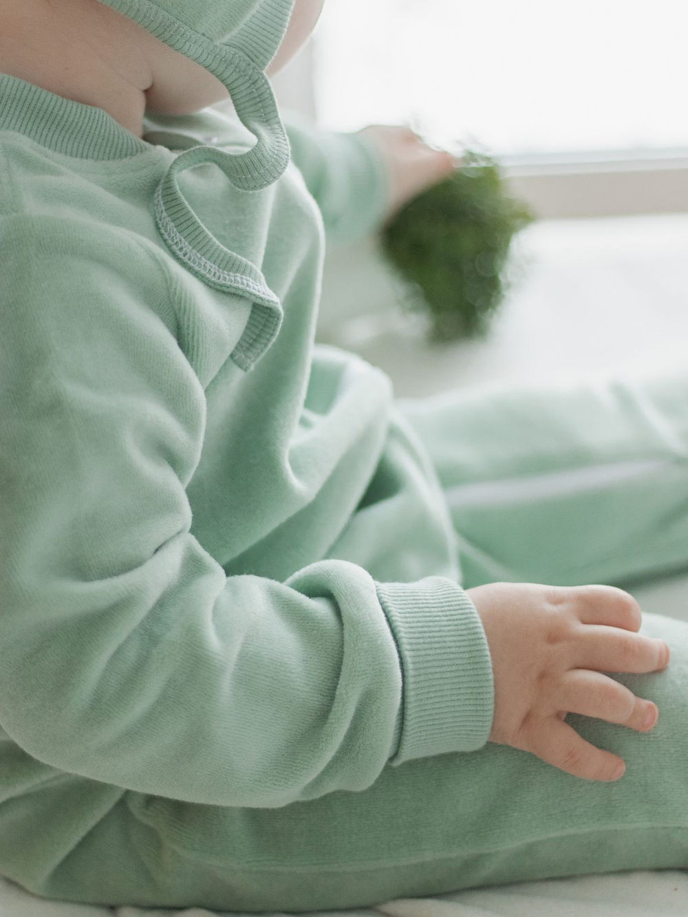 Велюровый комбинезон Mjölk Magic Mint, на манжетах