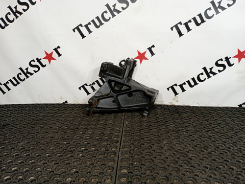 Кронштейн переднего бампера левый