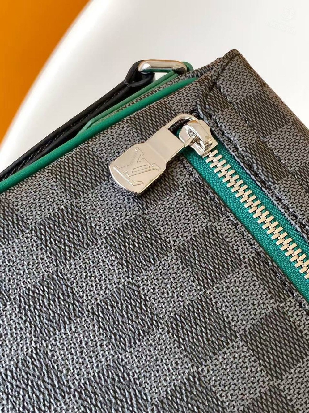 Сумка через плечо Louis Vuitton District