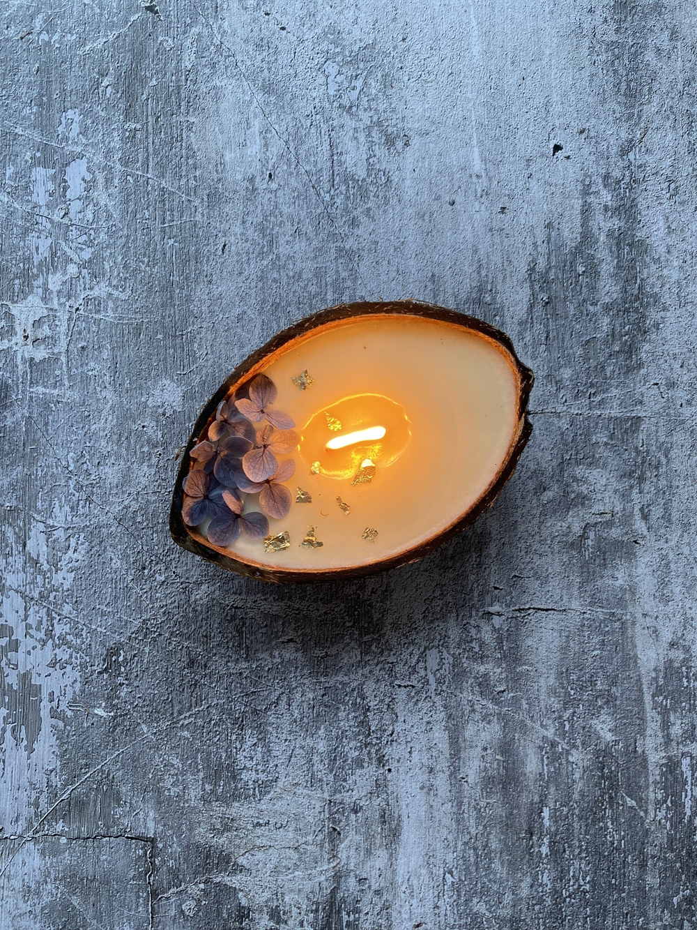 Массажная свеча в кокосе