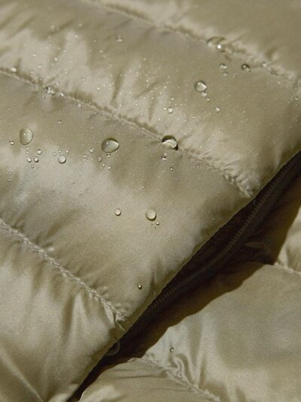 UNIQLO Ультралегкий пуховый жилет, коричневый