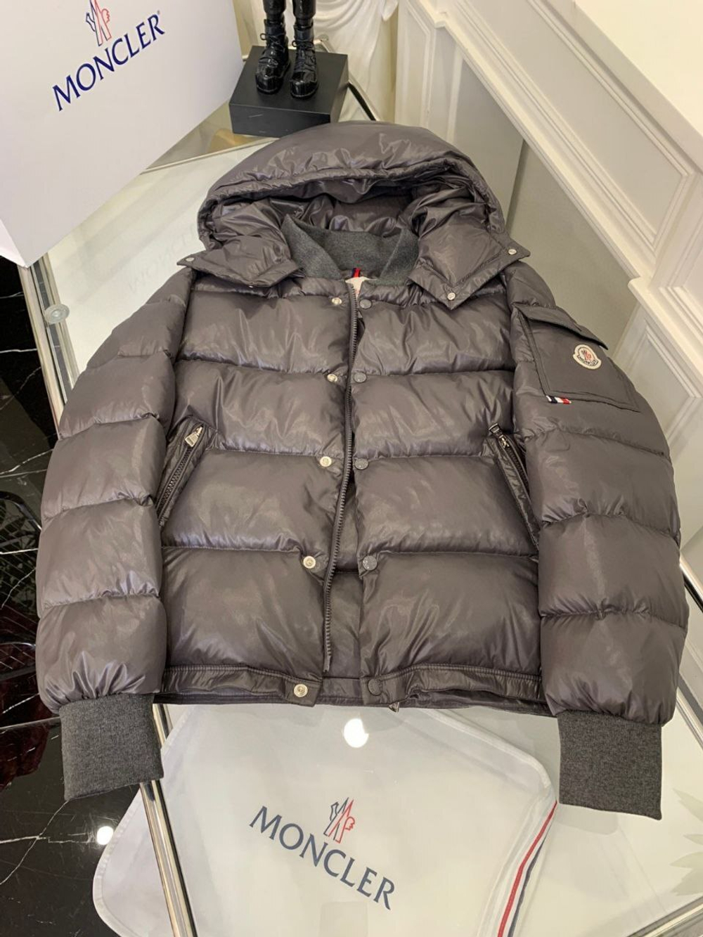 Пуховик Moncler