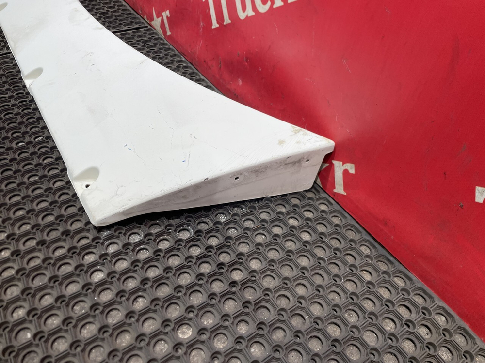 Спойлер кабины верхний