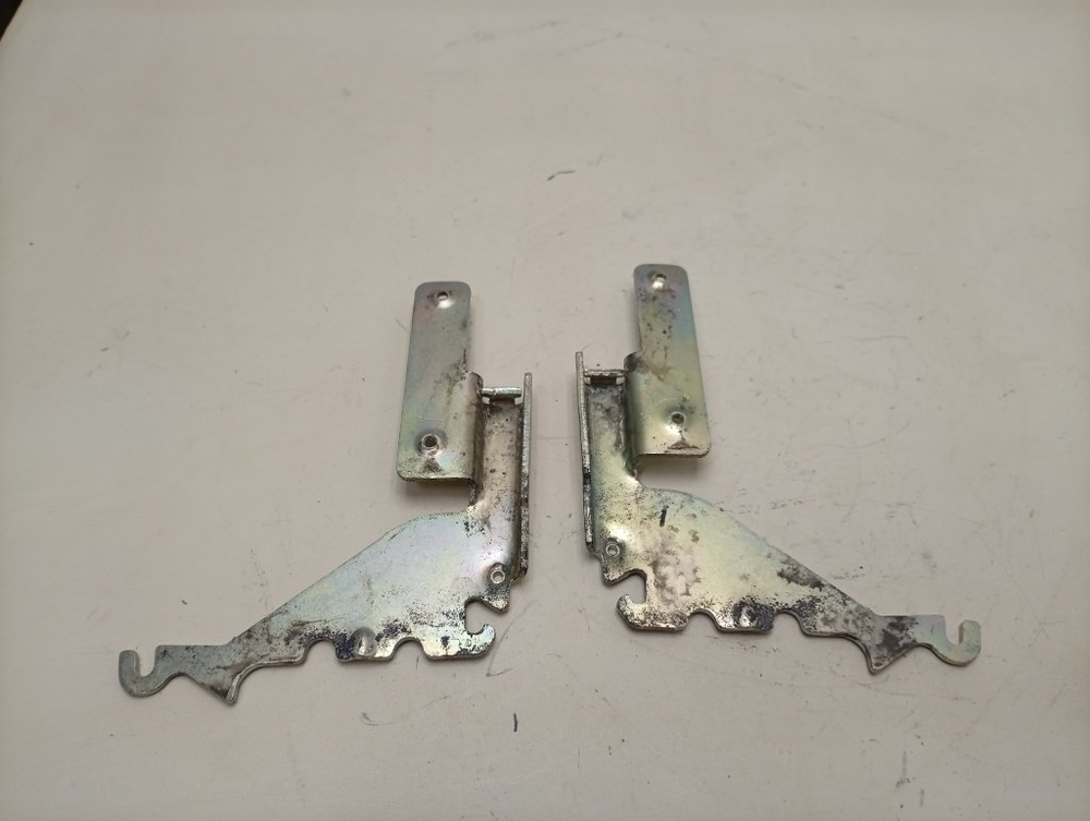 DIS5831 ктп4 Петли посудомоечной машины Beko Kuppersberg 1741810202 б/у