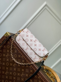 Louis Vuitton Ivy Wallet On Chain Bag