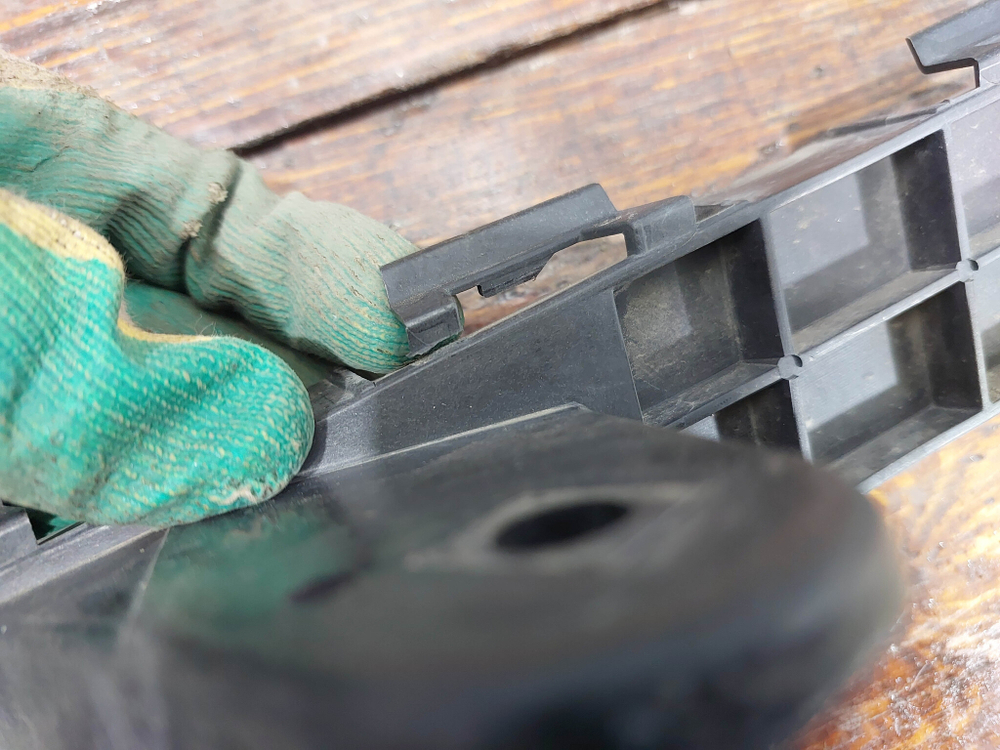 Кронштейн фары правый Honda CR-V 5 (RW) 16-нв Б/У Оригинал 71140TLAA000