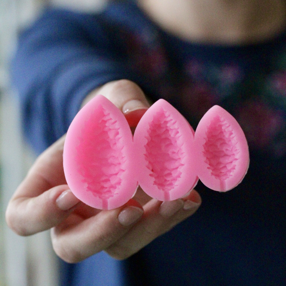 Молд силиконовый для лепки и творчества "Шишки 3 штуки" 10 см / Форма шишка для воска и мыла, гипса и полимерной глины