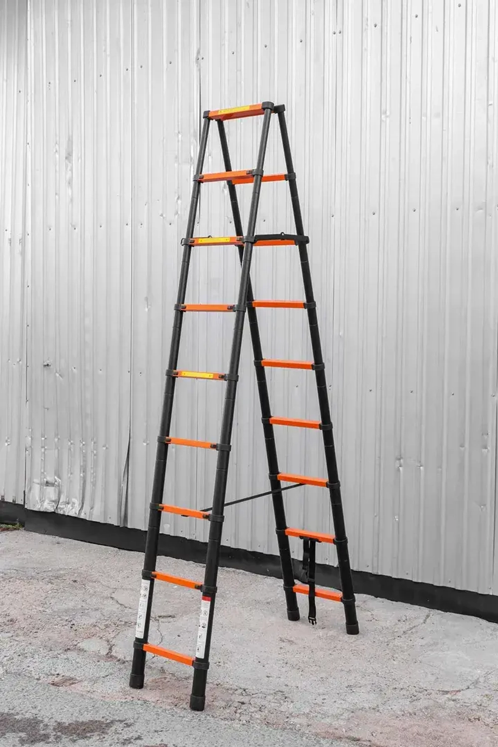 Стремянка телескопическая алюм. бытовая 2.6м (9+9 ступ.) ISMA ISMA-UP260-2