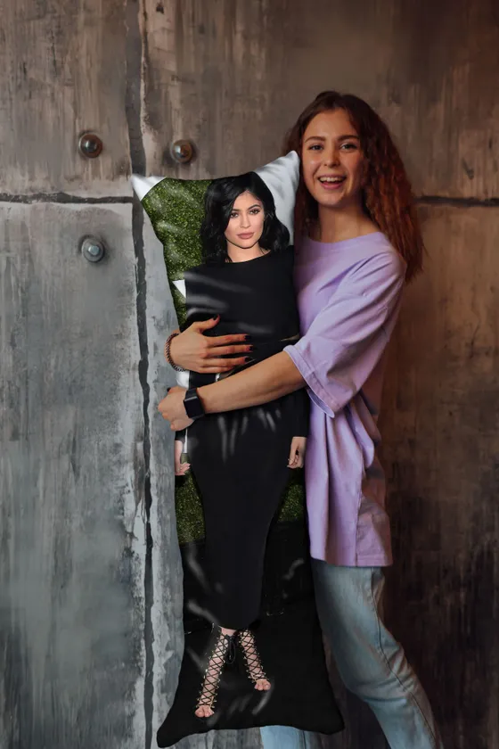 Дакимакура Кайли Дженнер