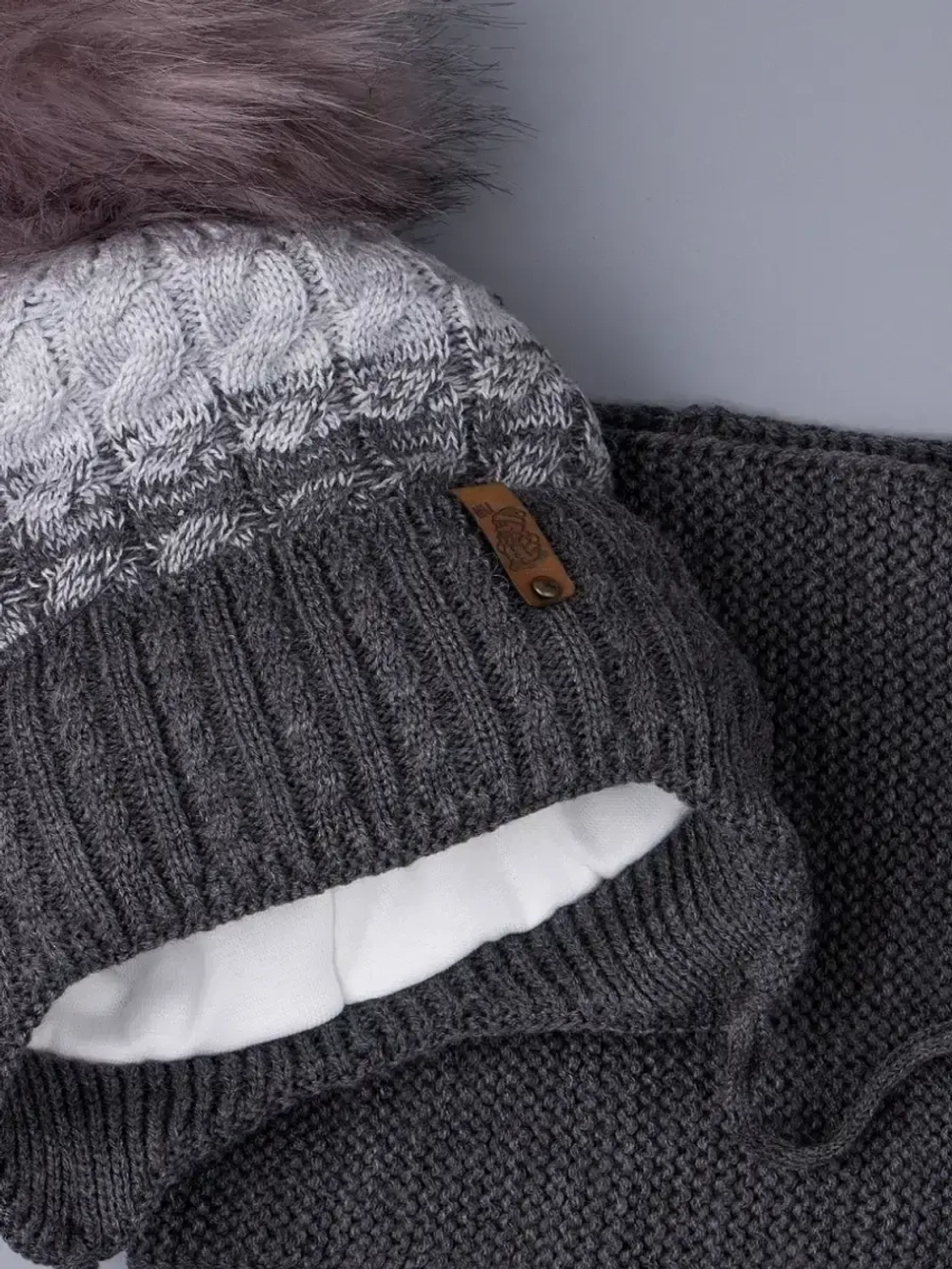 Шапка для мальчика зимняя вязаная и снуд