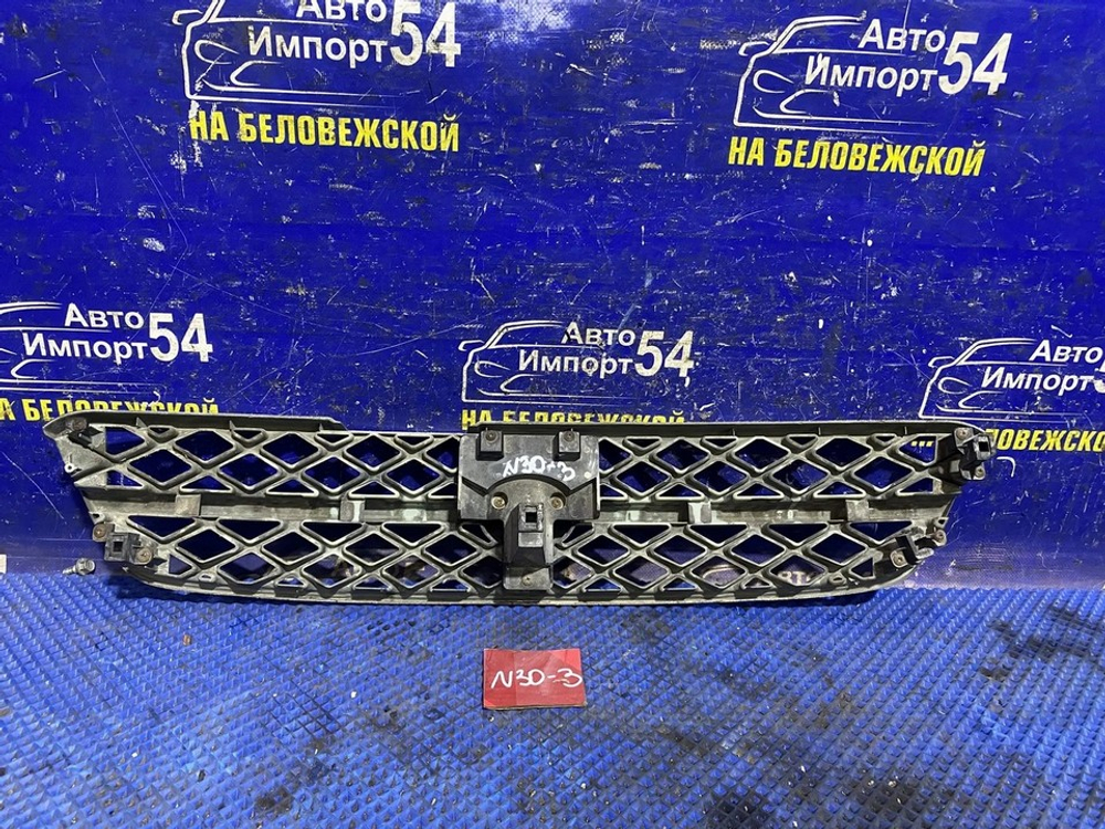 Решетка радиатора NISSAN R'NESSA 2000