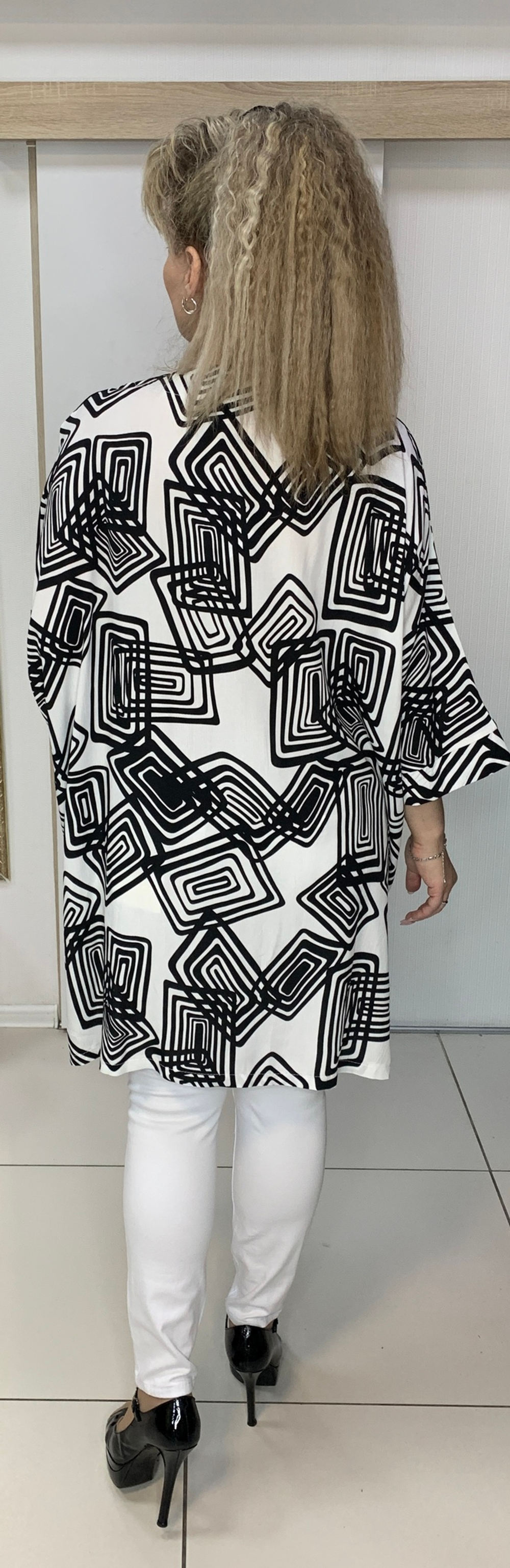 Черно-белая туника на большие размеры