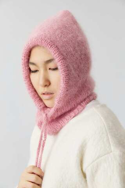 Капор из мохера розового цвета