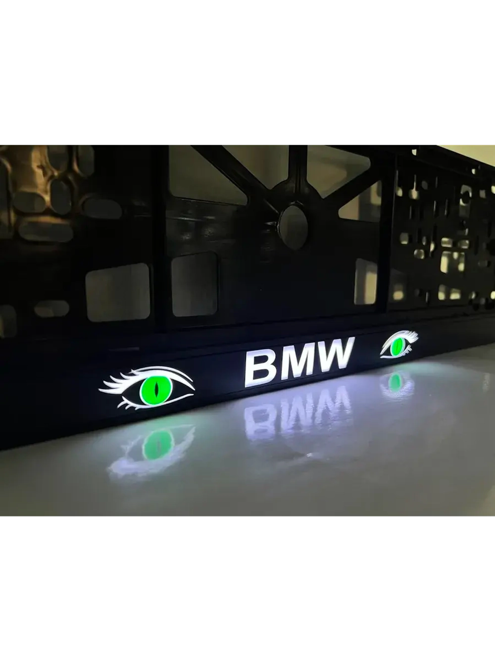 Рамка для номера с подсветкой. BMW GREEN Глаза