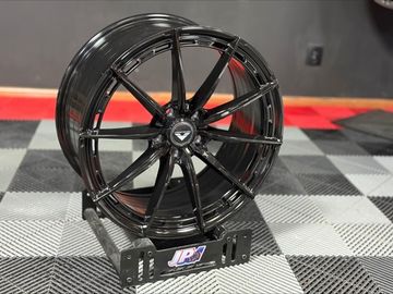 Комплект дисков Vorsteiner VFX-001 R19 8.5J ET35 5x114.3 Gloss Black