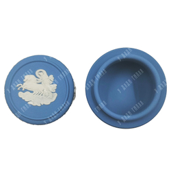 Шкатулка-таблетница. Яшмовый бисквитный фарфор, ручная работа. Wedgwood (Веджвуд), Англия, 1979