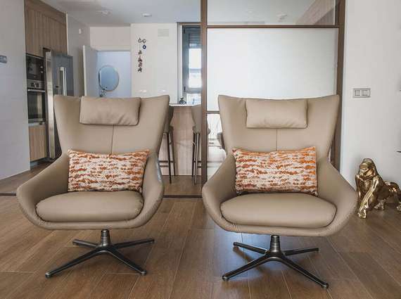 Крутящееся кресло Angel Cerda 5044, бежевая кожа