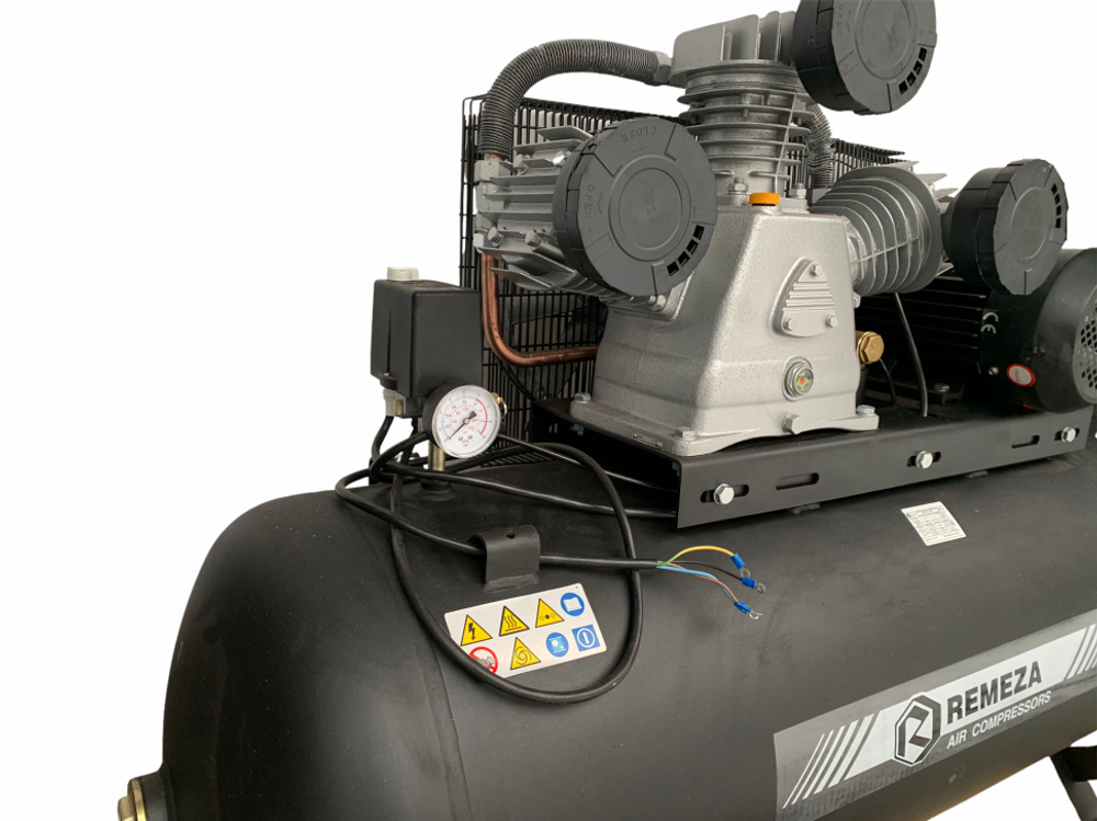 Компрессор поршневой 500.LB75 REMEZA (Белоруссия): 950 л/мин., 10 бар, ресивер 500 л., 5,5 кВт, 380В, габариты без упак. 2000x610x1250 мм, 230 кг.
