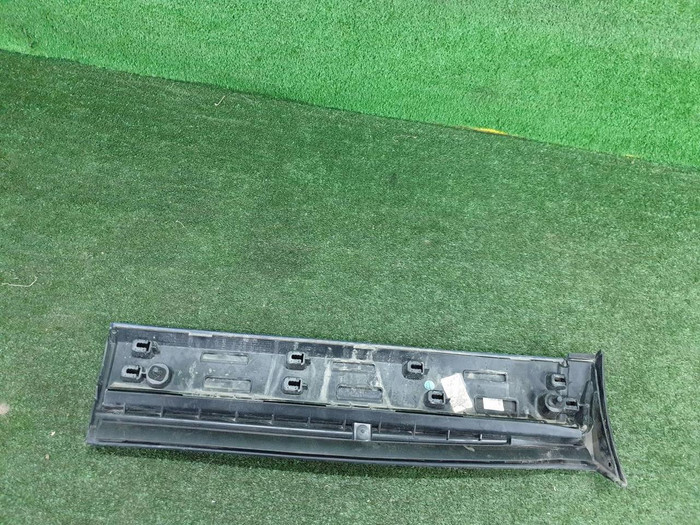 Накладка двери задняя правая Jaguar E-PACE (2017-н.в.)