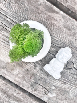 Статуэтка и подсвечник круглый