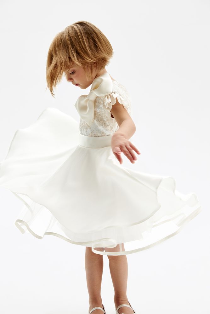 Нарядное платье для девочки молочного цвета с коротким рукавом Silver Spoon