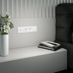 Розетка с заземлением и со шторками и USB, без рамки Werkel белый W1171701