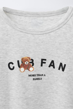 ZARA ФУТБОЛКА В РУБЧИК С ПРИНТОМ, СЕРЫЙ МЕЛАНЖ