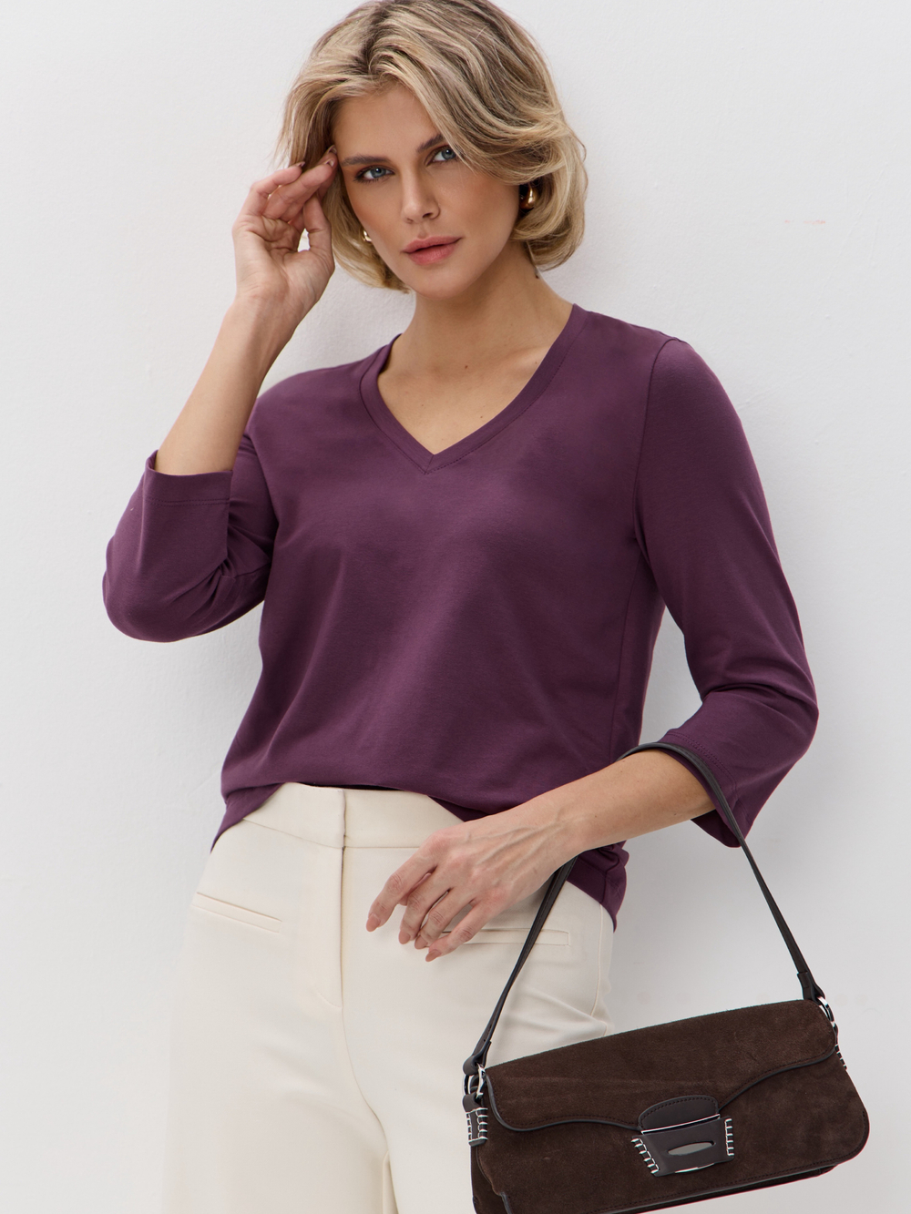 Свободный лонгслив с V-вырезом и рукавом 3/4