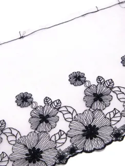 05-136 Вышивка на неэл. сетке 21 см, кремовый/черный  (левая)