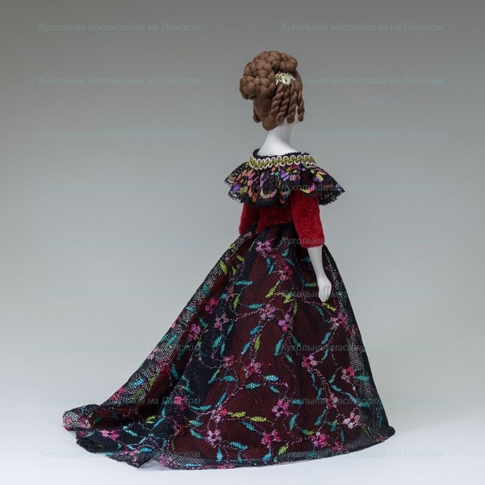 Сувенирная кукла в вечернем платье