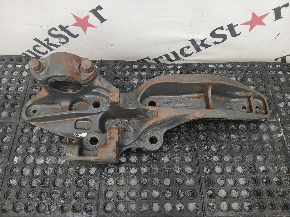 Кронштейн пневморессоры задний правый