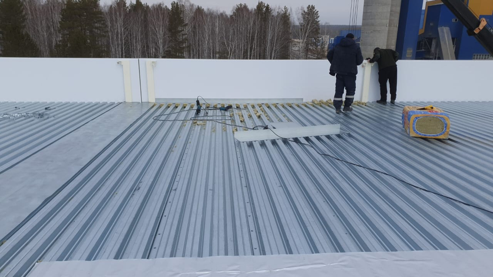 Поставка и монтаж кровли из ПВХ мембраны, монтаж профилированного настила Завод "ТЕПЛИТ"