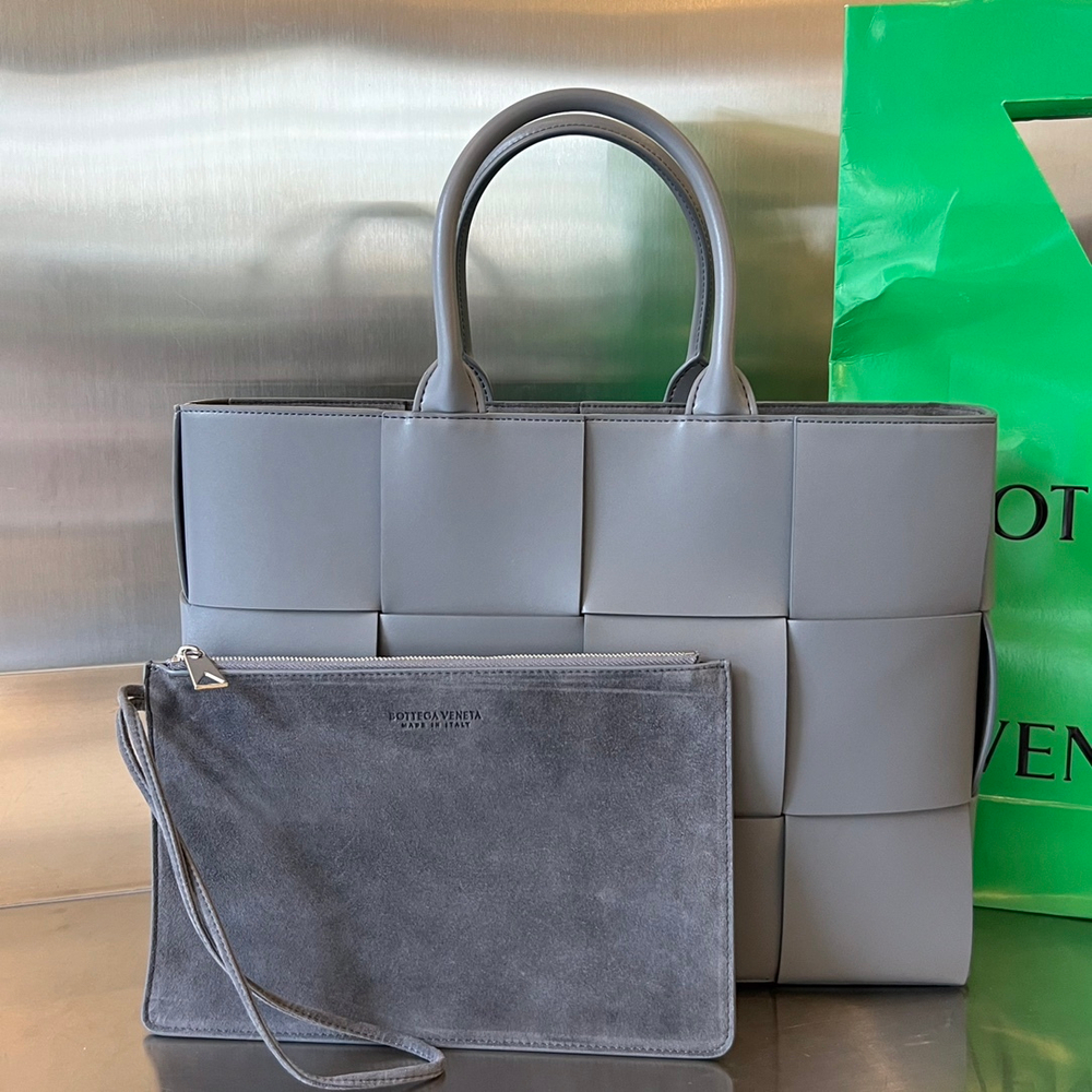 Bottega Veneta Medium Arco Tote Bag 37 cm