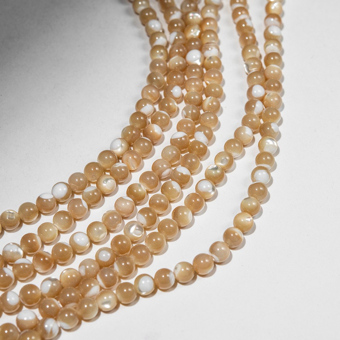 Перламутр морских ракушек, карамельного оттенка, шар 5,8мм