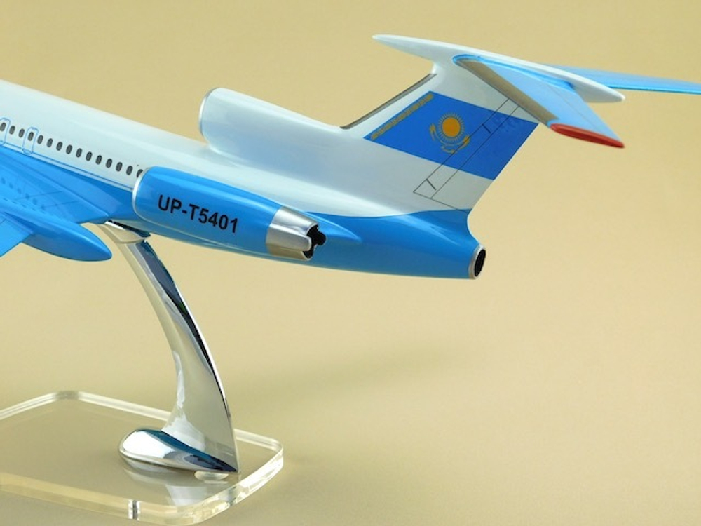 Модель самолета Ту-154М (М1:100, KAZAKHSTAN)