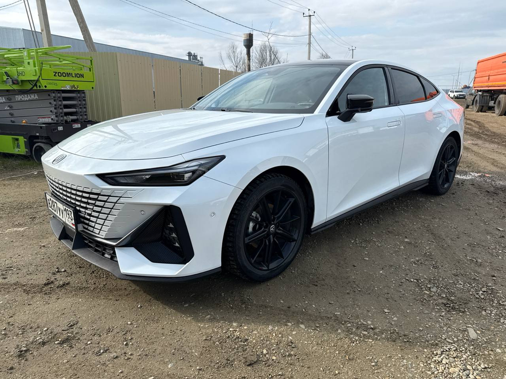Changan UNI-V DLX 1.5T 7DCT