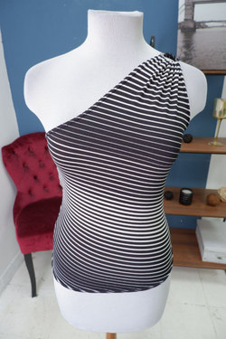 Топ Amisu интересный 46 размер