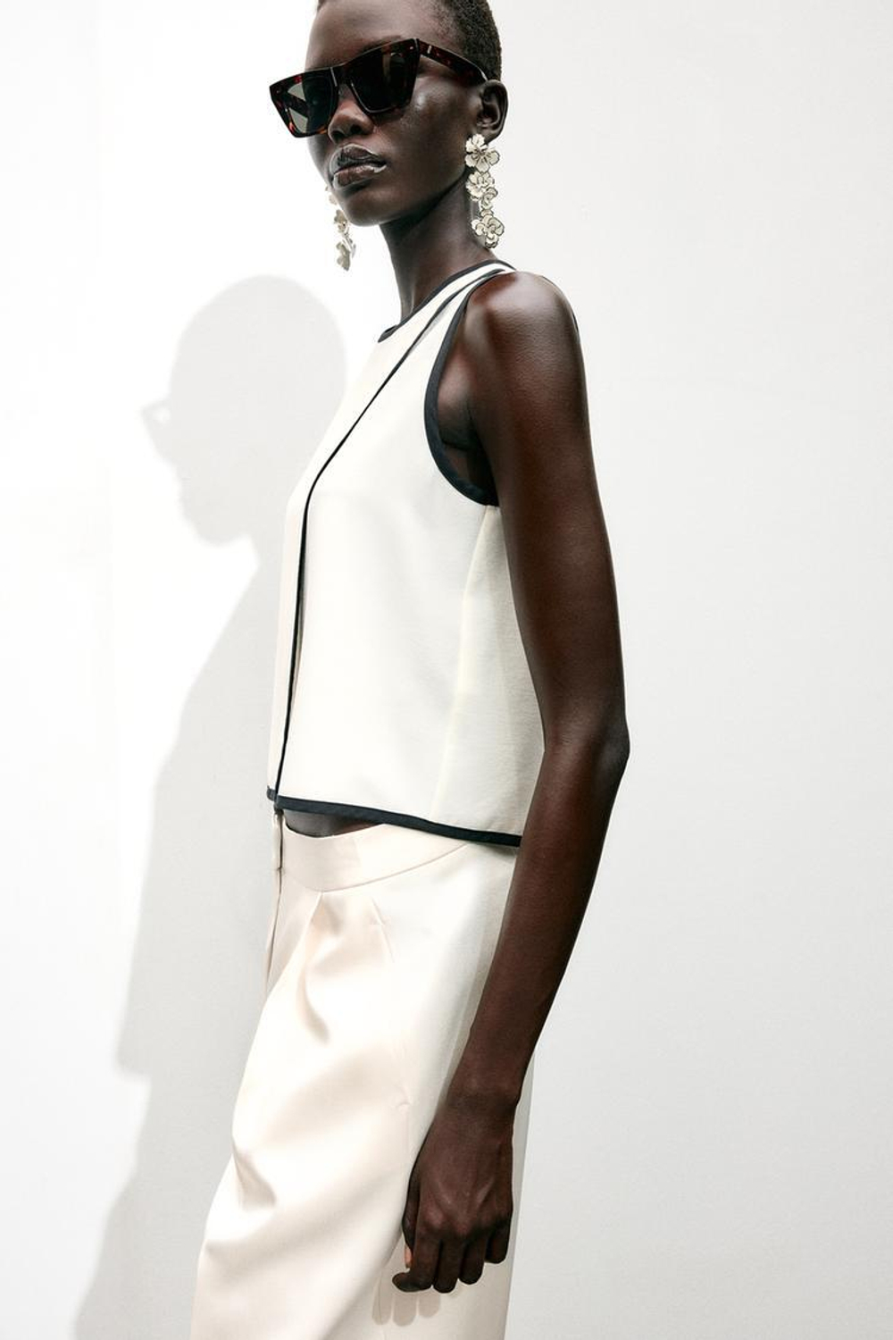 ZARA ТОП ИЗ КРЕПА С КОНТРАСТНОЙ ОКАНТОВКОЙ, ЭКРЮ/ЧЕРНЫЙ