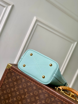 Louis Vuitton Blossom PM