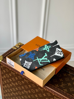 Louis Vuitton Brazza Wallet
