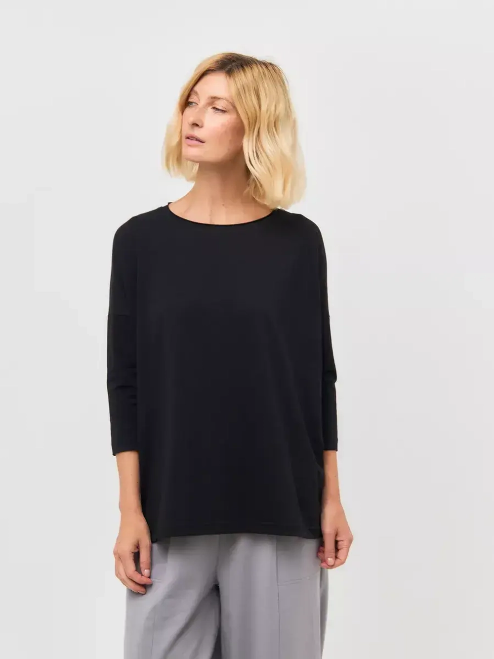 Лонгслив оверсайз с рукавом 3/4