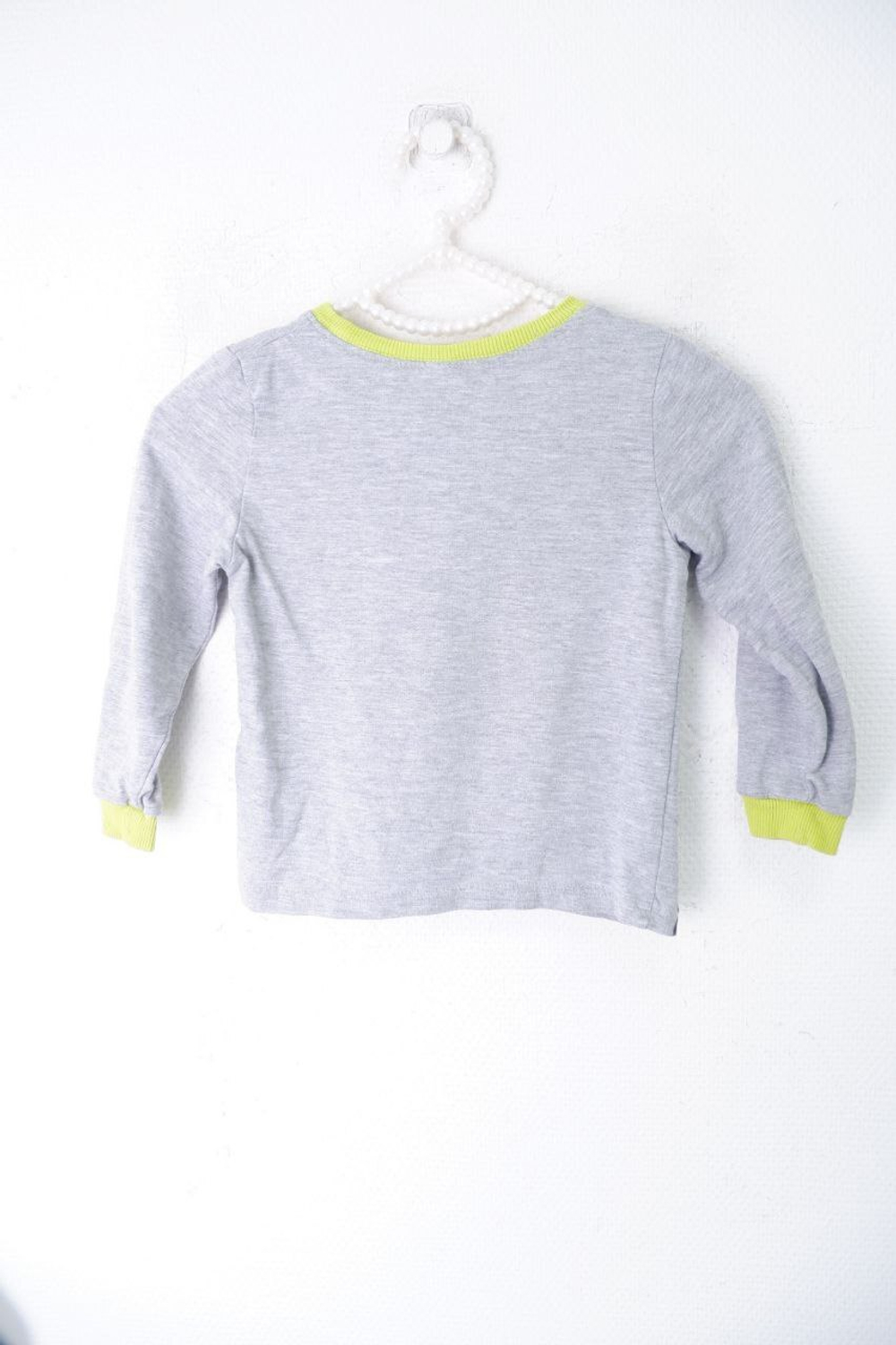 Джемпер модный на 3 года