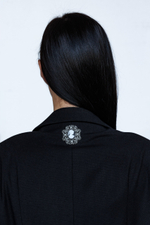 Пиджак апсайклинг с винтажной камеей