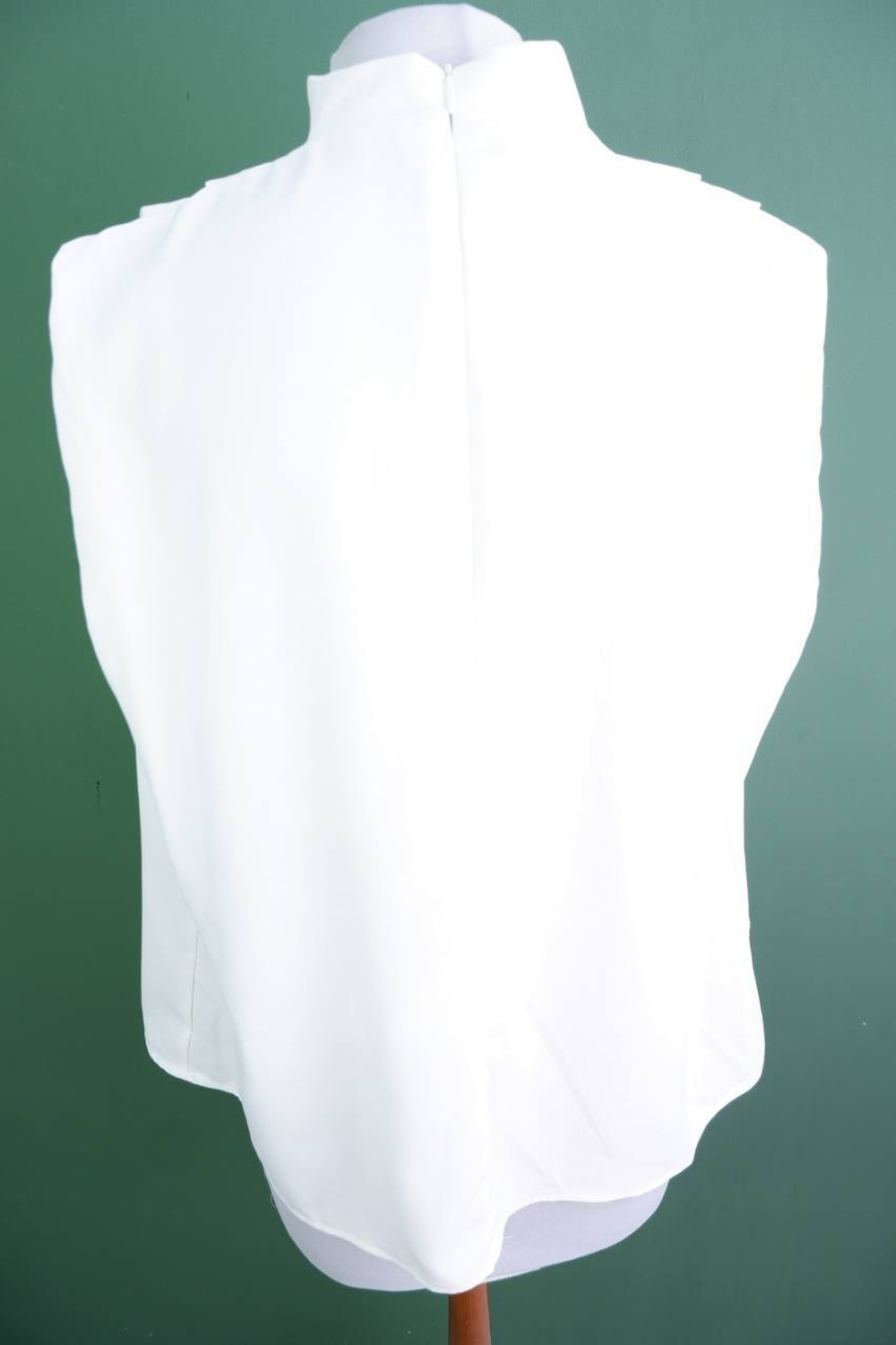 Блузка под пиджак, визуально на 50 размер