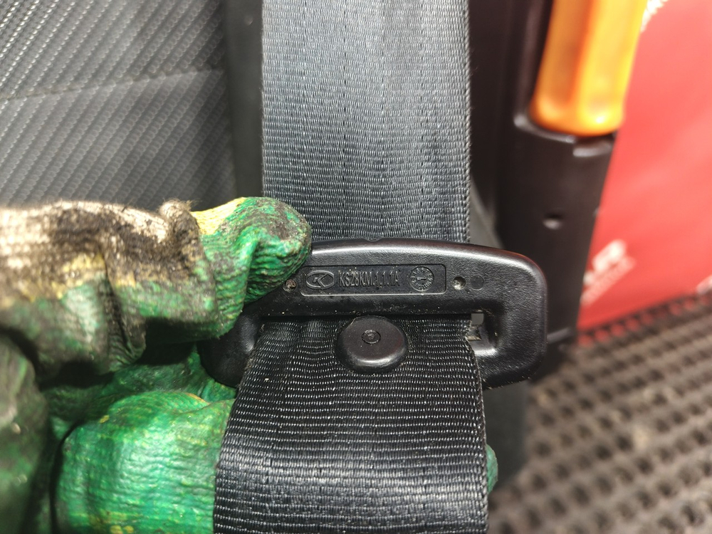 Сиденье переднее левое